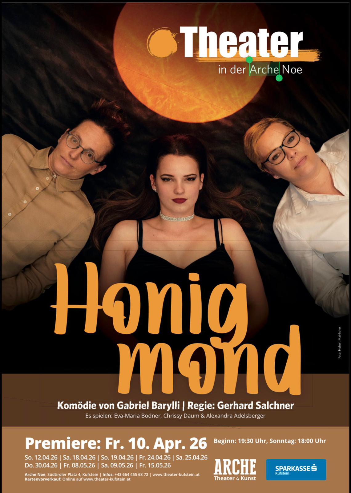 Gaststubenbühne in der Arche Noe in Kufstein Mitglieder der Gaststubenbühne Wörgl sind das Ensemble der Komödie Honigmond, die am 10. April 2026 in der Arche Noe in Kufstein Premiere hat. Foto: Hubert Mairhofer